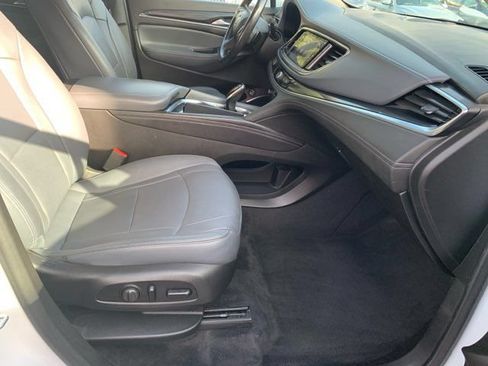 Used 2020 Buick Enclave Essence FWD image 31