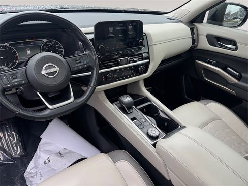 Used 2022 Nissan Pathfinder Platinum w/ Cargo Package image 10