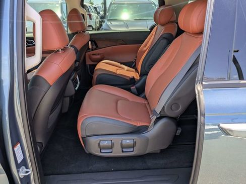 Used 2025 Kia Carnival SX Prestige FWD image 14