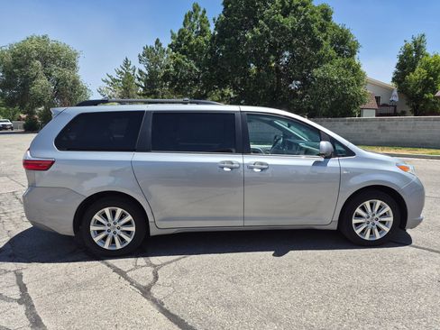 Used 2016 Toyota Sienna LE AWD/4WD image 2