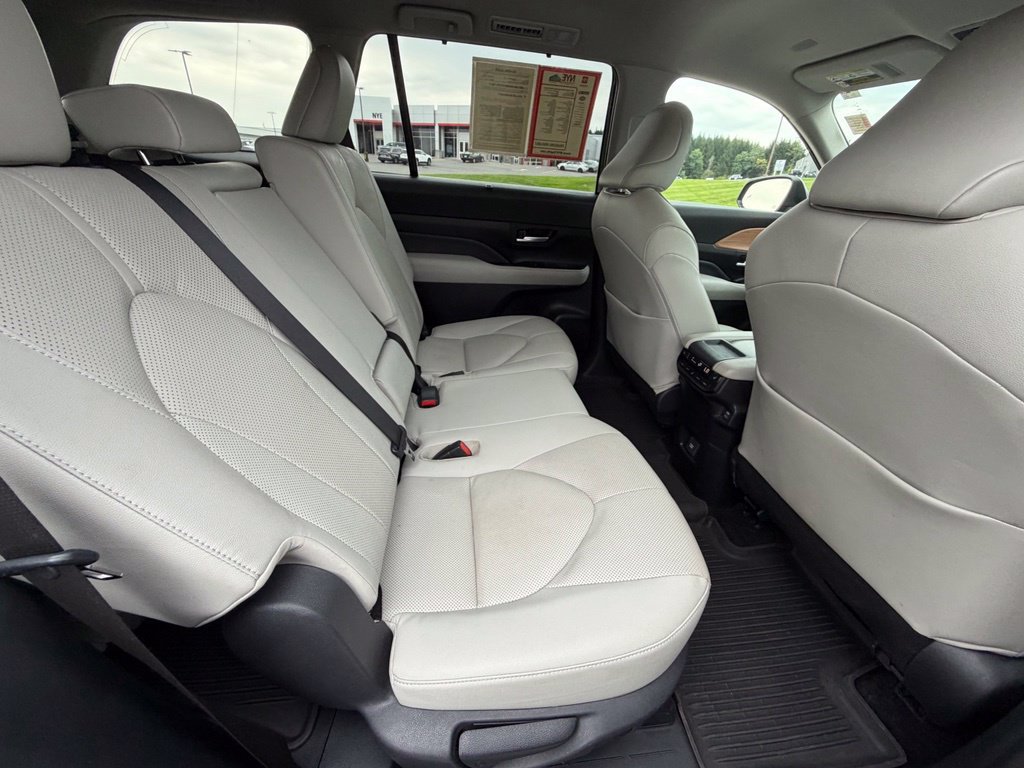 Used 2024 Toyota Grand Highlander AWD Hybrid image 40