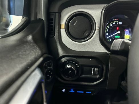 Used 2024 Jeep Wrangler Unlimited w/ Convenience Group image 18
