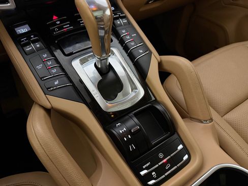 Used 2013 Porsche Cayenne w/ Convenience Pkg AWD/4WD image 17