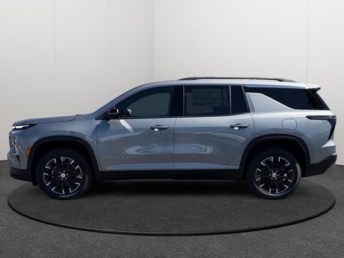 New 2026 Chevrolet Traverse LT w/ Sun and Wheel Package AWD/4WD image 2