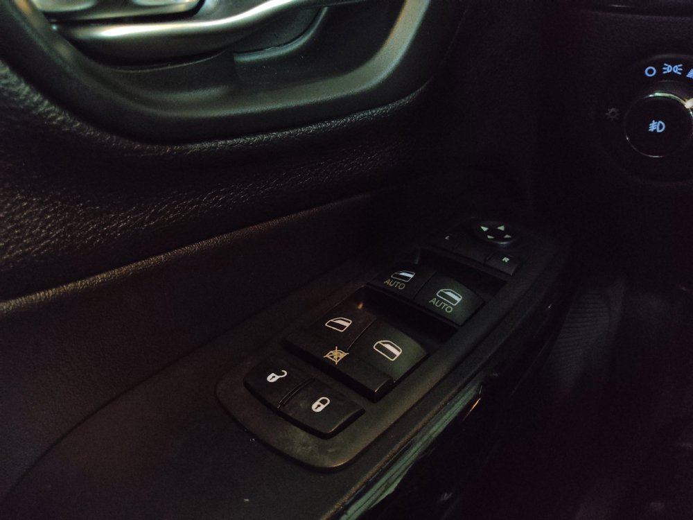 Used 2020 Jeep Cherokee Latitude Plus AWD/4WD image 27