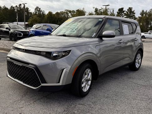 Used 2025 Kia Soul S FWD image 3