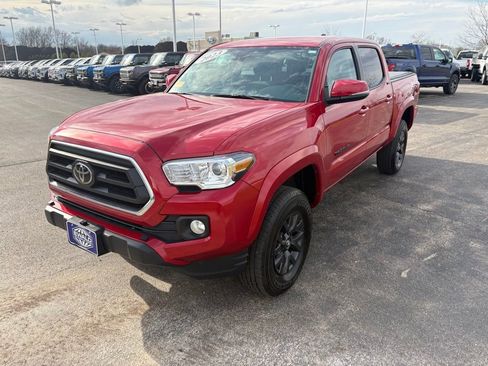 Used 2023 Toyota Tacoma SR5 w/ Technology Package image 6