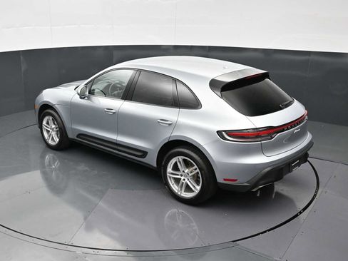 Certified 2025 Porsche Macan AWD/4WD image 29