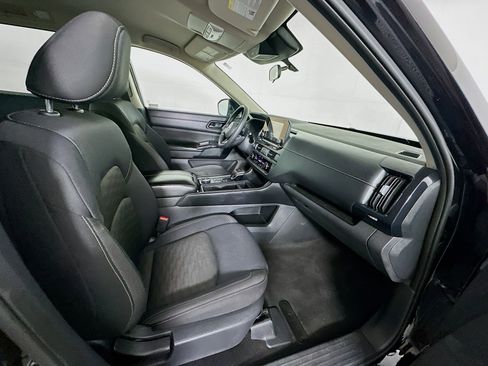 Used 2023 Nissan Pathfinder S image 29