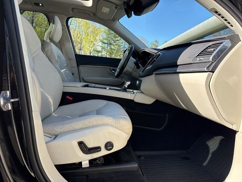 Used 2020 Volvo XC90 T5 Momentum AWD/4WD image 7