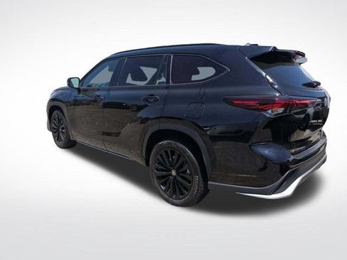 Used 2025 Toyota Highlander XSE AWD/4WD image 2
