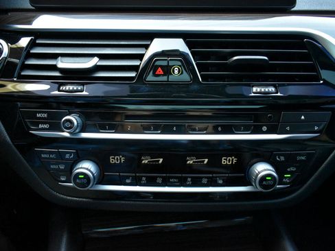 Used 2019 BMW 530i xDrive w/ Convenience Package image 20