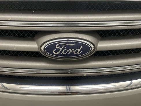 Used 2018 Ford Taurus SEL FWD image 23