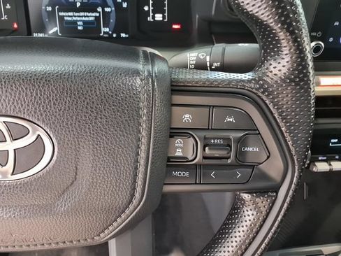 Used 2025 Toyota Tacoma SR5 AWD/4WD image 11