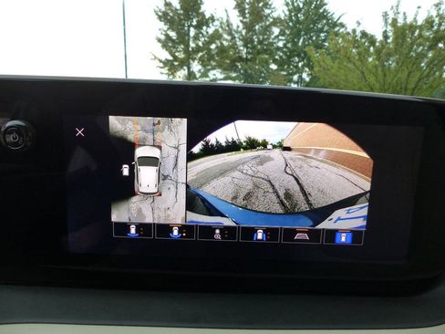Used 2026 Buick Encore GX Avenir w/ Avenir Technology Package AWD/4WD image 36