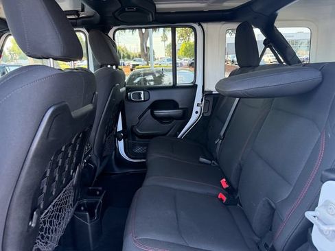 Used 2022 Jeep Wrangler Unlimited Rubicon w/ Cold Weather Group AWD/4WD image 26