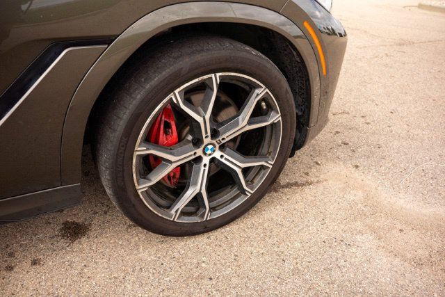 Used 2022 BMW X6 xDrive40i AWD/4WD image 9