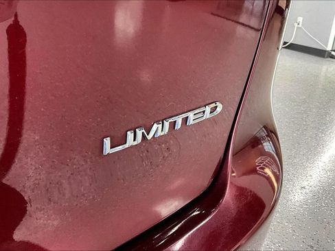 Used 2017 Chrysler Pacifica Limited FWD image 26