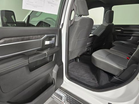 Used 2024 RAM 3500 Big Horn image 34