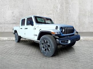 New 2026 Jeep Gladiator Sport video 1