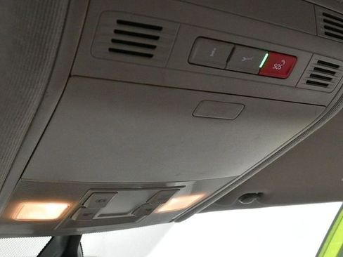 Used 2021 Volkswagen Tiguan SE image 21