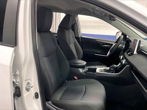 Used 2025 Toyota RAV4 XLE AWD/4WD image 11