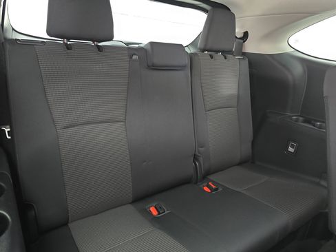 Used 2023 Toyota Highlander L image 12