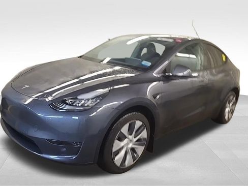 Used 2022 Tesla Model Y Long Range image 13