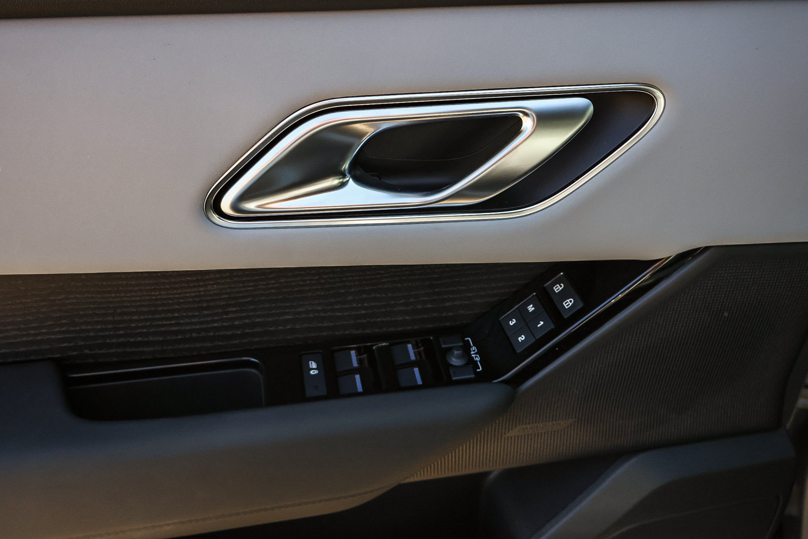New 2026 Land Rover Range Rover Velar S AWD/4WD image 30