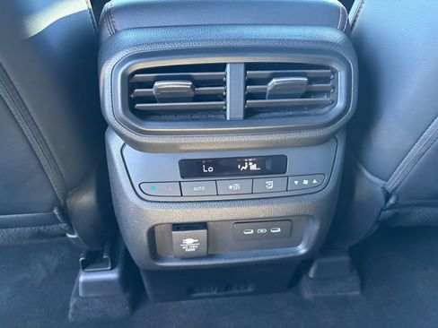 Used 2025 Honda Pilot TrailSport image 18