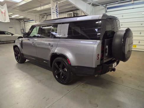 Used 2024 Land Rover Defender 130 X-Dynamic SE image 4