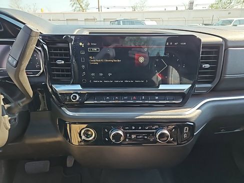 Used 2024 GMC Sierra 1500 SLT image 8