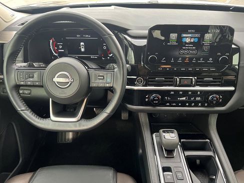 Certified 2024 Nissan Pathfinder Platinum w/ Black Appearance Package image 17