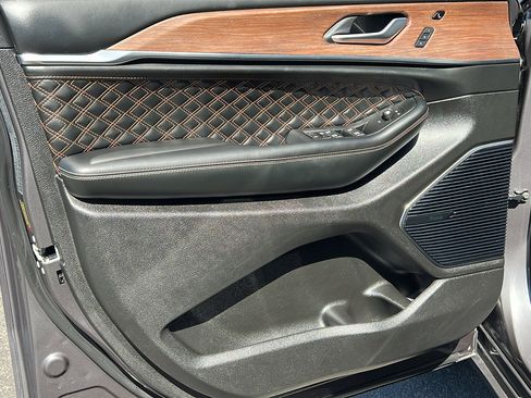 Used 2025 Jeep Grand Cherokee Summit w/ Adv Protech Group IV image 18