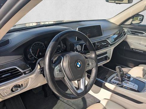 Used 2017 BMW 750i xDrive AWD/4WD image 10