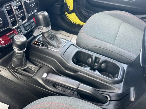 Used 2024 Jeep Wrangler Unlimited Rubicon AWD/4WD image 28