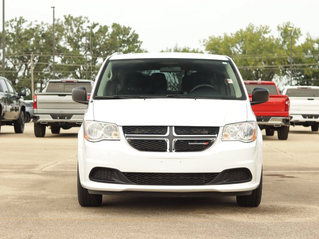 Used 2016 Dodge Grand Caravan American Value Package FWD image 2