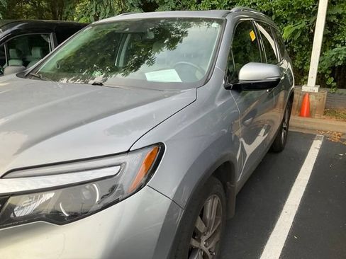 Used 2017 Honda Pilot Touring image 11