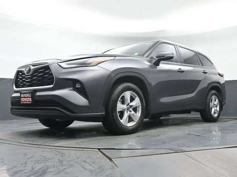 Certified 2024 Toyota Highlander LE AWD/4WD image 32