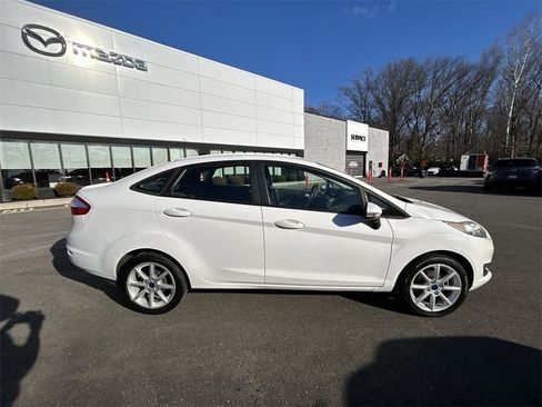 Used 2016 Ford Fiesta SE w/ Equipment Group 201A image 9