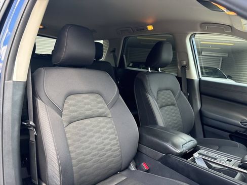 Used 2025 Nissan Pathfinder SV FWD image 16