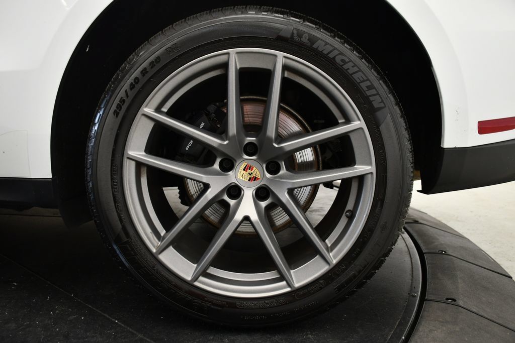 Certified 2023 Porsche Macan AWD/4WD image 14