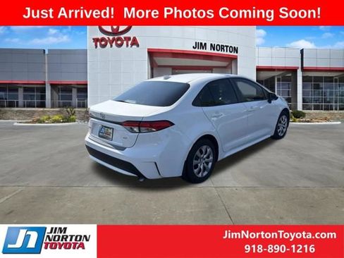 Used 2022 Toyota Corolla LE FWD image 7