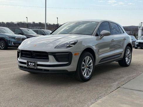 Used 2025 Porsche Macan AWD/4WD image 13