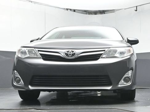 Used 2013 Toyota Camry XLE w/ Leather Pkg FWD image 28