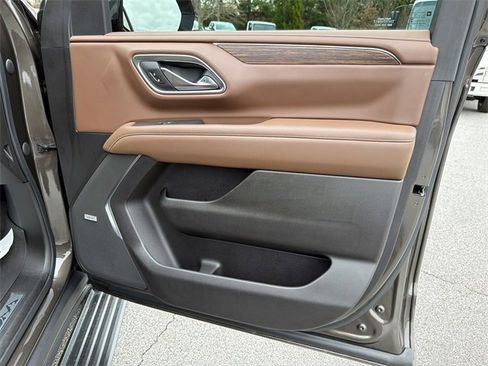 Used 2021 Chevrolet Tahoe High Country w/ Premium Package image 14