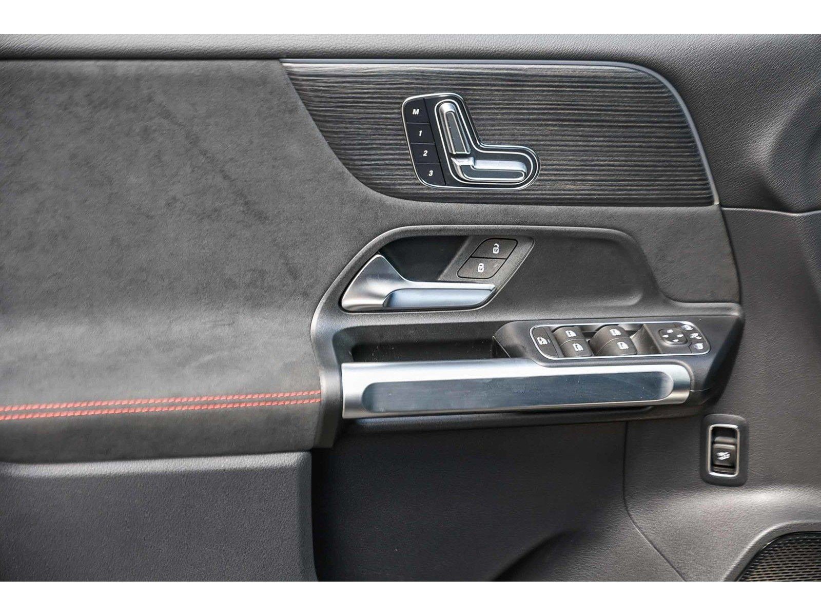 Used 2024 Mercedes-Benz EQB 300 4MATIC image 20