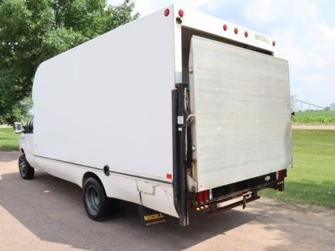 Used 2017 Ford E-350 and Econoline 350 Super Duty image 3