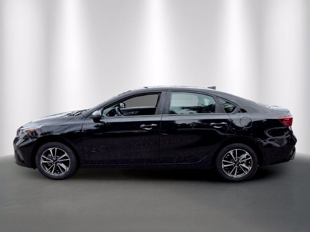 Used 2024 Kia Forte LXS w/ LXS Technology Package FWD image 4