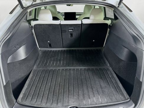 Used 2021 Tesla Model Y Long Range image 26